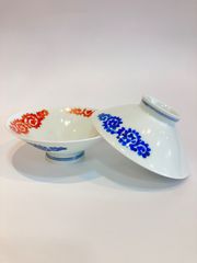 【新品・2個セット】平茶碗 夫婦茶碗 唐草模様 φ14cm 高さ5cm 2個セット 赤青 食器 和食器 飯碗 ご飯茶碗 食べやすい 浅め 縁飾り 伝統文様 日本製