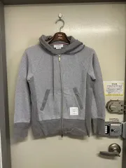 新品未使用 THOM BROWNEグレー フード付き スウェットパーカー 新品未使用 THOM BROWNEグレー フード付き スウェットパーカー